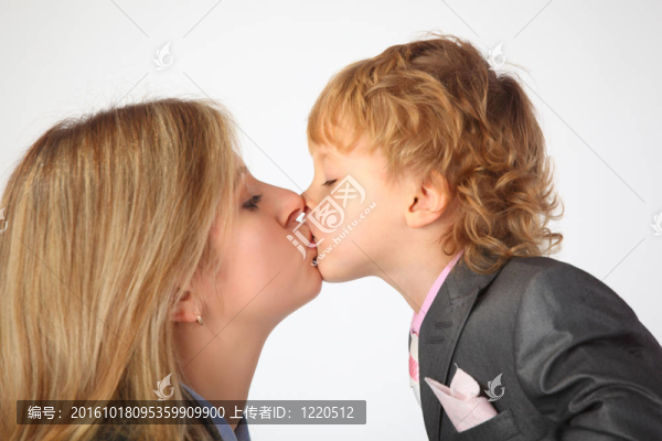 母子親吻