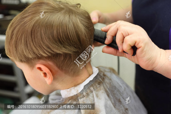 男孩理發(fā)店