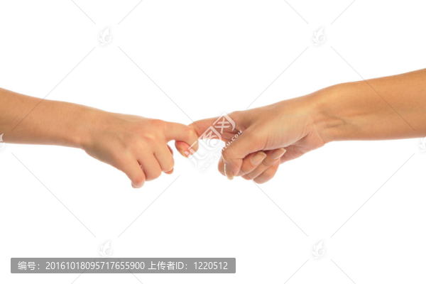 母親和孩子觸摸手指