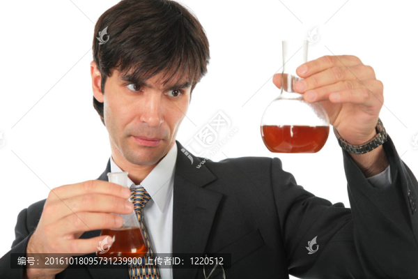 兩瓶棕色液體的科學(xué)家
