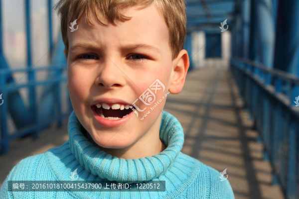 橋上的男孩