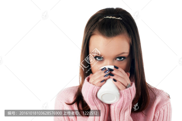 在一個(gè)年輕迷人的黑色毛衣