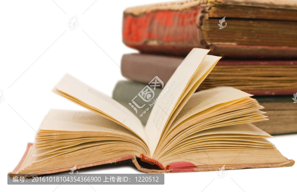 一堆白色背景的舊書