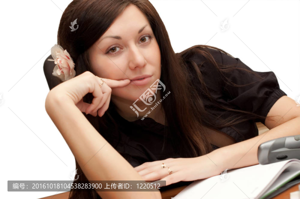 美麗的年輕女孩在辦公室