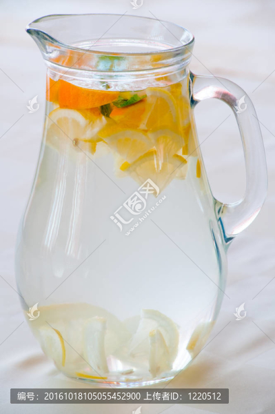 水和水果投手