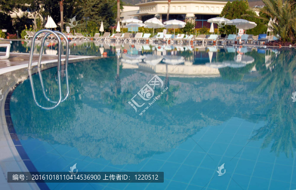避暑山莊游泳池