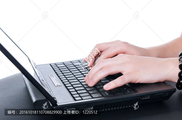 年輕女孩的手