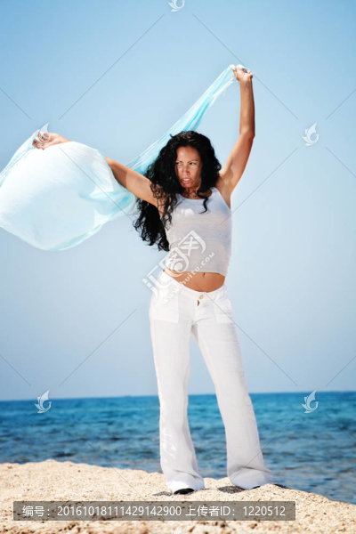 海灘上的美女。