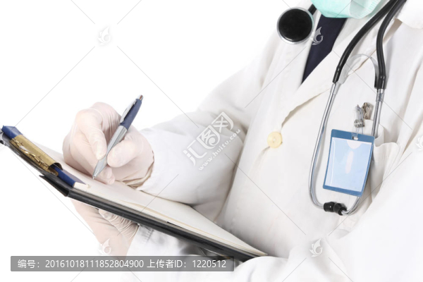 醫(yī)生拿著文件夾的信息
