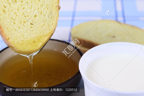 面包和蜂蜜對(duì)藍(lán)巾
