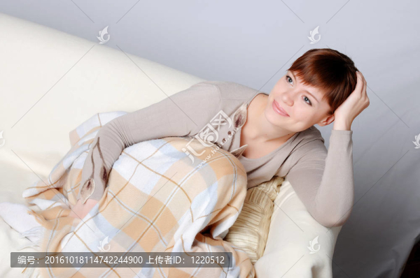年輕迷人的黑發(fā)