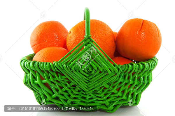 綠色籃子里的橙子