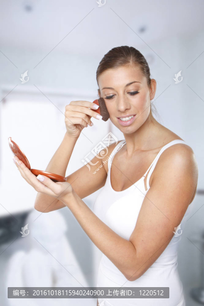 美麗的黑發(fā)女人