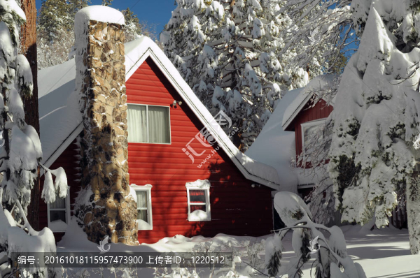 紅色的雪的小屋