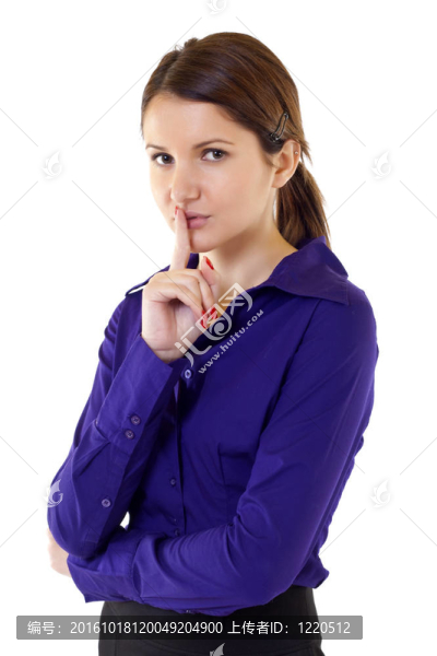 女人用手指靠近她的嘴唇