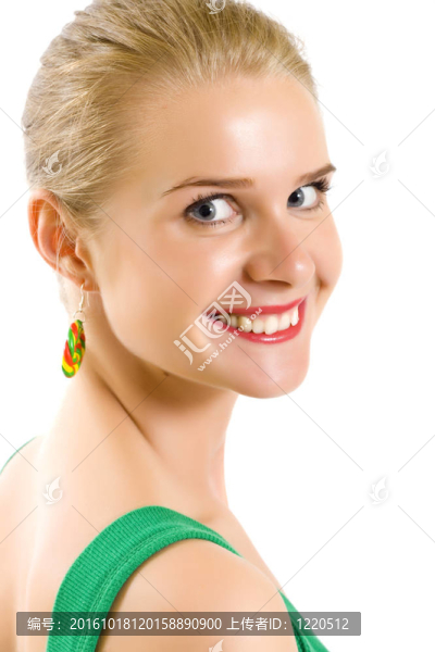 金發(fā)碧眼的年輕女子特寫