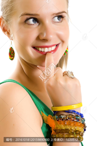 尷尬的年輕金發(fā)女人