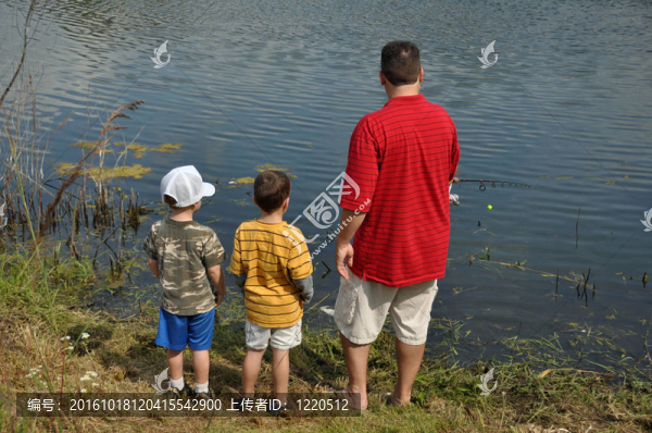 父親的兒子釣魚