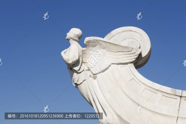 華盛頓聯(lián)合車站前有翼的民主形象；DC。