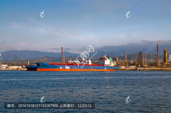 油輪和煉油廠