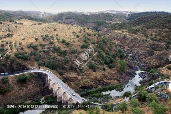 山上的橋