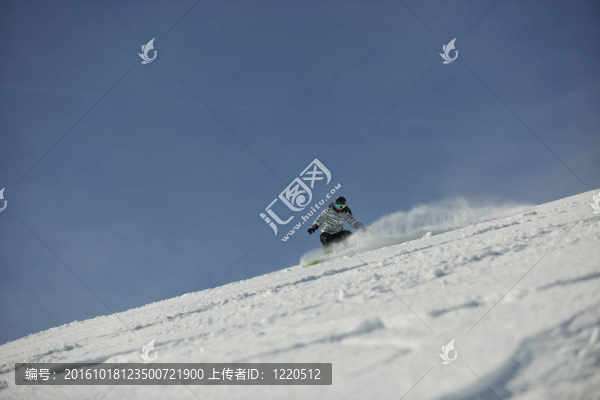 滑雪板的女人