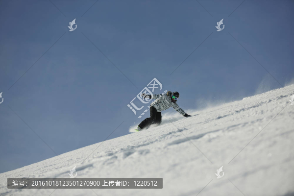 滑雪板的女人