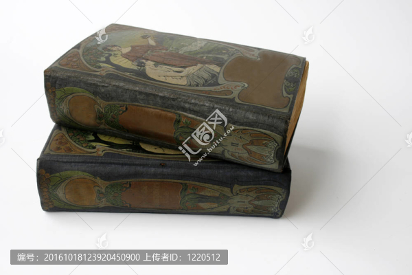 兩個(gè)古董藝術(shù)書(shū)籍