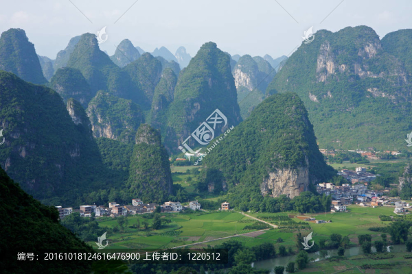石灰?guī)r山地；中國