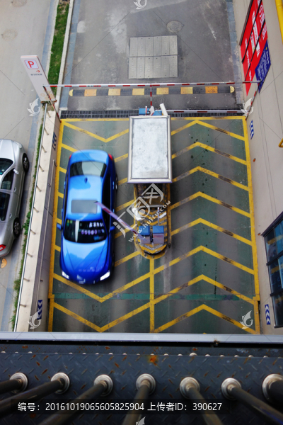 地下停車場出入口