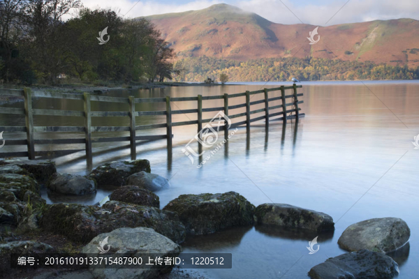 從巴羅灣德溫特水朝Catbells；凱西克；英格蘭湖區(qū)；坎布里亞郡；英國