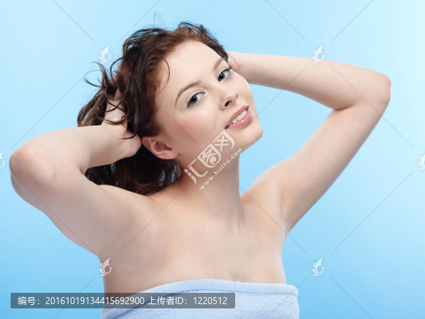 濕頭發(fā)的女孩
