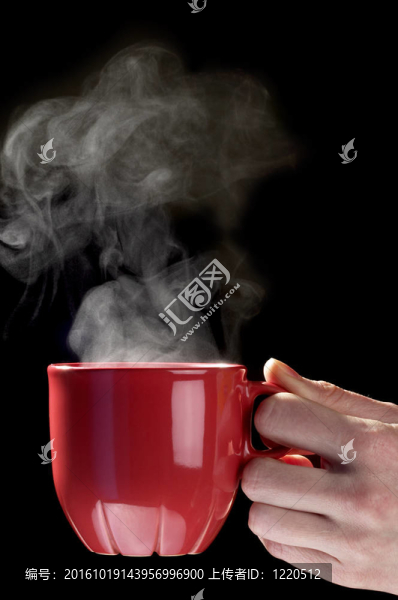 女人手上的紅茶杯