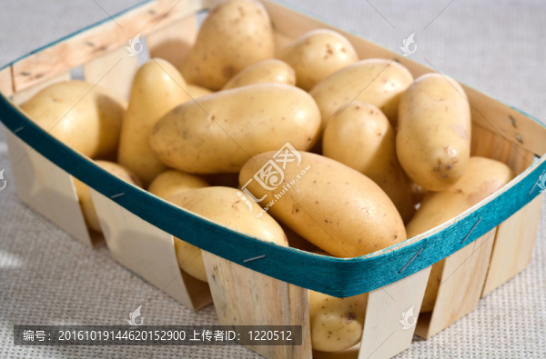 美食仍然生活與新鮮可口的蔬菜在桌子上