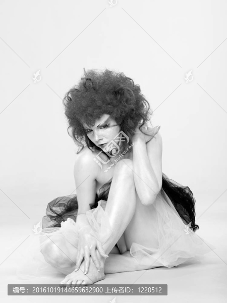 成人美女工作室藝術(shù)肖像
