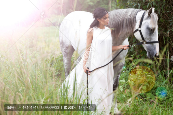 年輕女子與White,Horse
