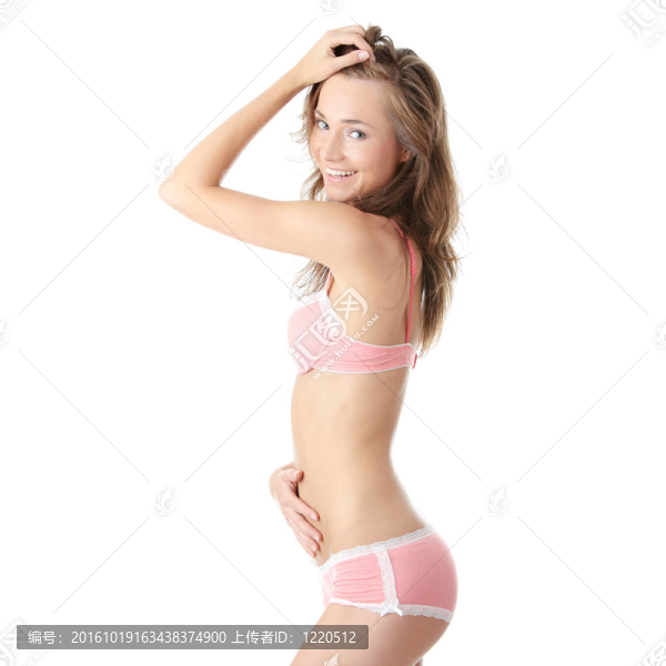 年輕女子手放在肚子上