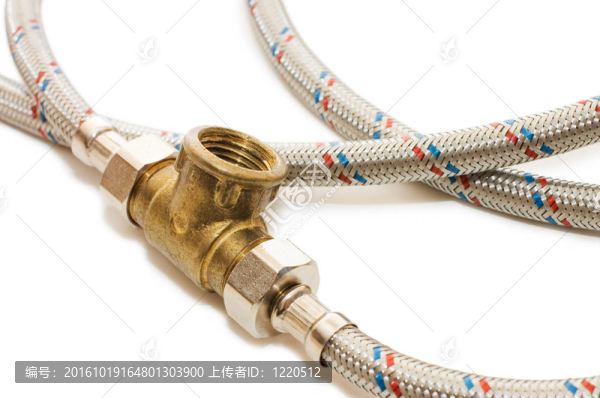 金屬護(hù)套中的管道