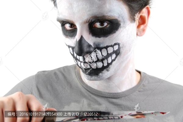 殺人骷髏人帶血刀