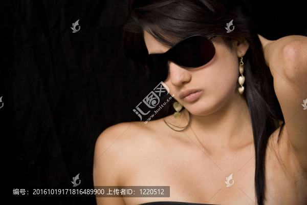 可愛的女孩；女人