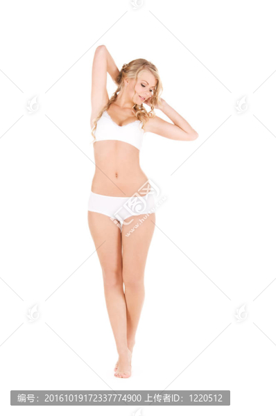 可愛的女人在白色的棉質(zhì)內(nèi)衣