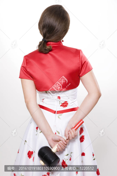 女人用錘