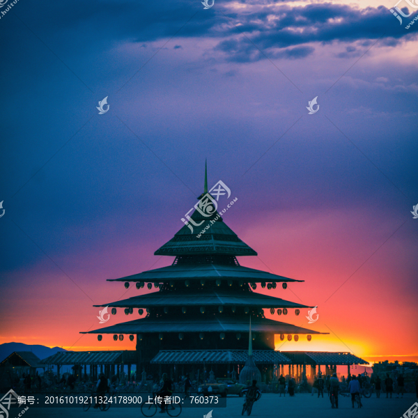 唯美寺廟日出全景