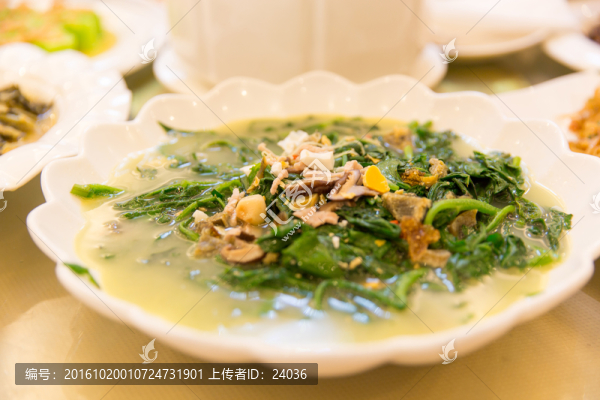 高湯皮蛋菠菜