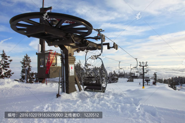 機(jī)械滑雪升降機(jī)；俄勒岡胡德。