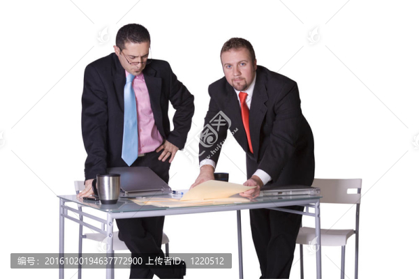 兩個商人一起工作