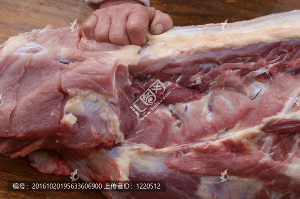 家庭屠宰一個(gè)生長(zhǎng)豬在農(nóng)村地區(qū)