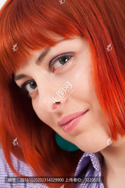 美麗出眾的紅頭發(fā)女人
