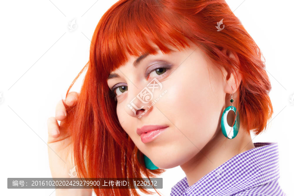 美麗出眾的紅頭發(fā)女人