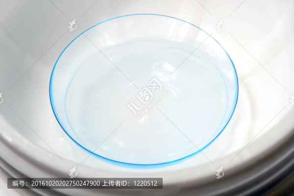 盒中的隱形眼鏡